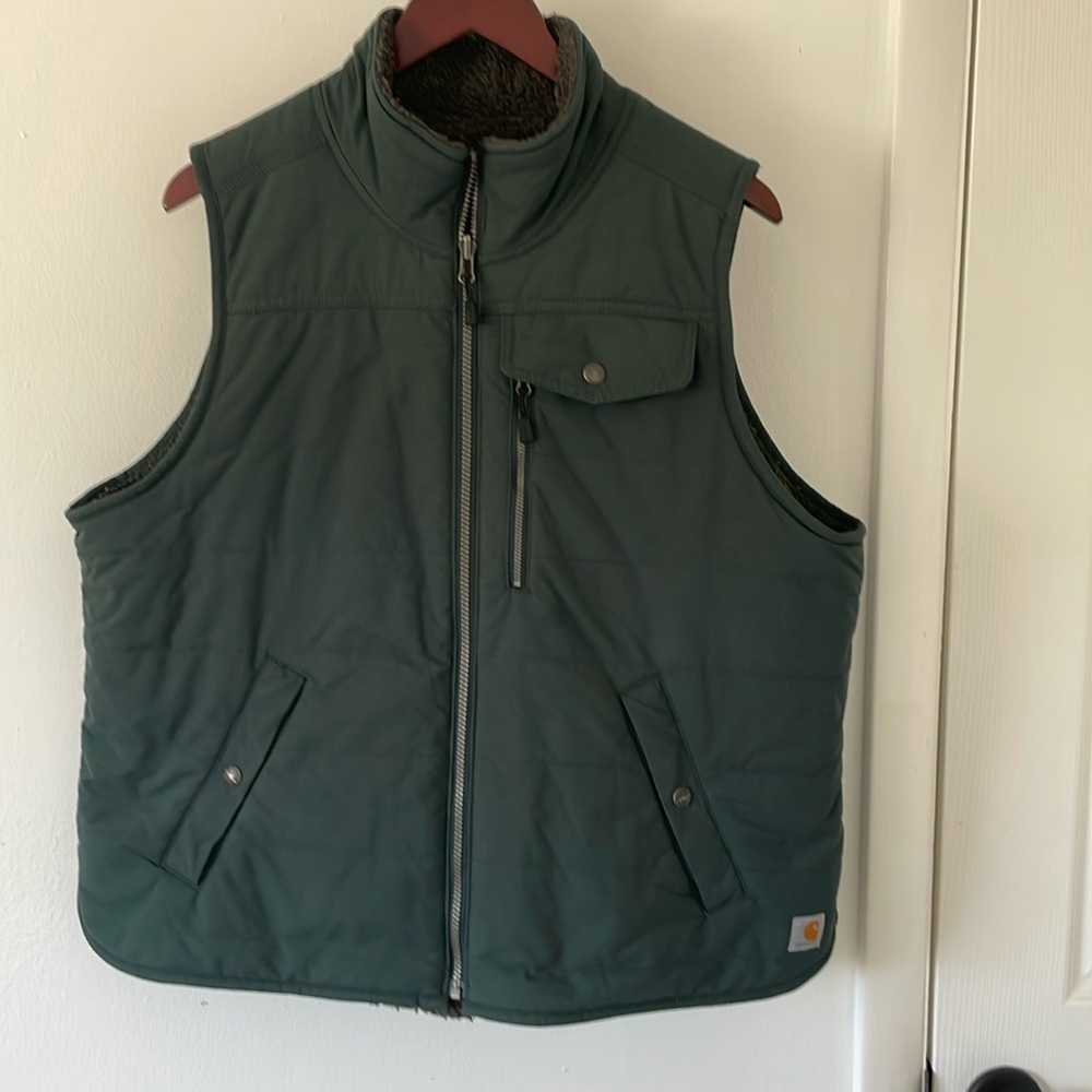 Carhartt reversible vest. Size XL woman’s, in hunter green and black